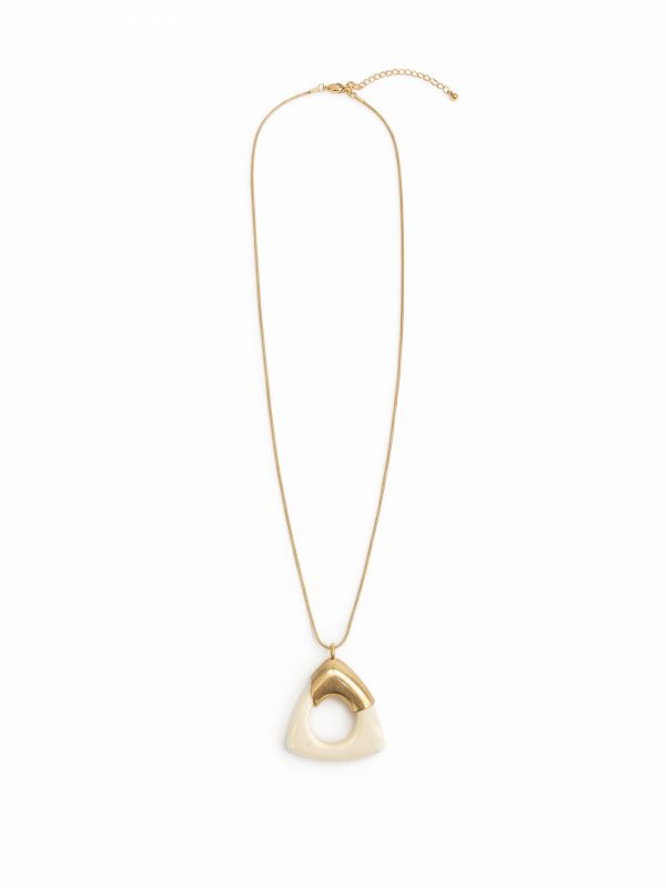 שרשרת תליון משולש ואבן