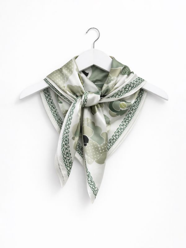 מטפחת פרחים עדינה