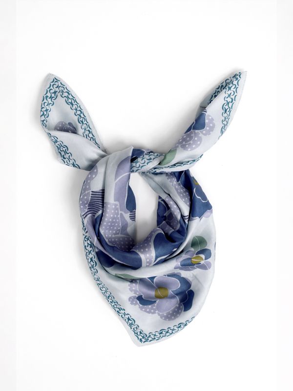 מטפחת פרחים עדינה