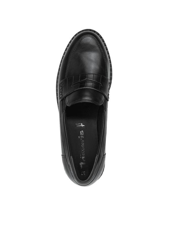 מוקסינים טרנדיים סולית טרקטור עם עיטור קלאסי. צבע שחור. תמריס TAMARIS